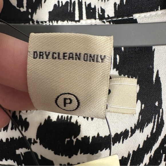 NEW Vertigo Paris black and white graphic trench coat, size Lg., belted, chic - Picture 2 of 14